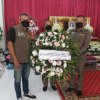 เมื่อวันที่ 2 พ.ค.65 ร.ต.อ.ฐิติพงษ์ เรืองกฤษณ์ เเละด.ต.โสภณ เกตุเกี้ยว กรรมการสหกรณ์ออมทรัพย์ตำรวจประจวบคีรีขันธ์ จำกัด เป็นตัวเเทนของสหกรณ์ฯ มอบพวงหรีดเคารพศพนางน้อย ตือเจริญ มารดาของด.ต.สมศักดิ์ ตือเจริญ ผบ.หมู่(ป.) สภ.เมืองประจวบคีรีขันธ์